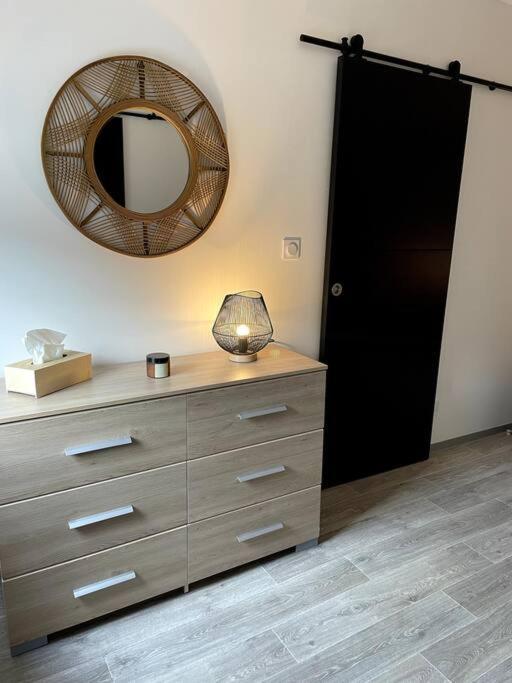 Bel Appartement Sur Cour Plein Centre Ville Et Parking Мулен Экстерьер фото